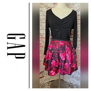 GAP Pleated Mini Skirt Size 10 Black Pink Red Floral Pockets Flare